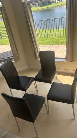 4 Dining Room Chairs