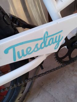 Nice Bike BEACH CRUISER Tuesday tires size 26