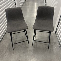 2x Bar Stools (Counter Height) 