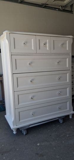 LARGE DRESSER  (52"/41"/19")