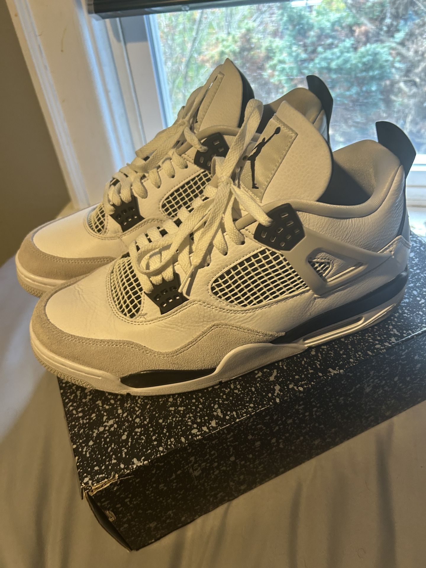 USED jordan 4 Military Blacks