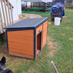 Cabin Style Dog House 