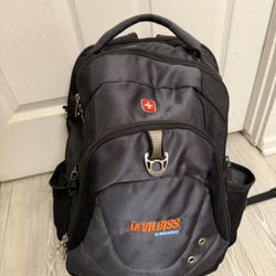 SwissGear laptop backpack multiple layers and pockets