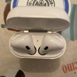 Apple AirPods $20 (only 1 Earphone Works)