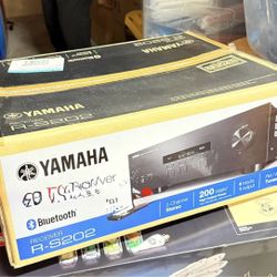 Yamaha R-S202BL stereo Receiver 