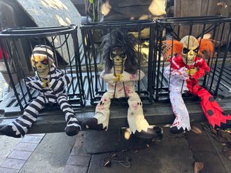 Animated skeletons in cages, motion, voices, an red eyes