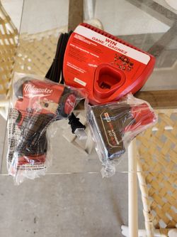Impact end bat. Charger m12 Milwaukee  New