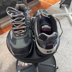 New SKECHERS WORK SHOES Memory Foam