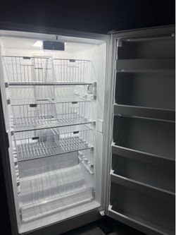 Clean! Whirlpool upright freezer 15 cubic