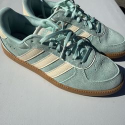 Adidas Women Shoe Sz 7