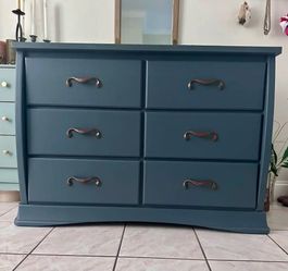 Wooden dresser/ chest / drawers
