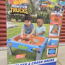 Hot Wheels Monster Trucks Splash and Crash Arena, Activity Playset