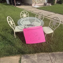 Dining Room Set/table And 4 Chairs