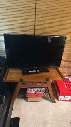 2011 Samsung TV 40 in. (has Remote) 