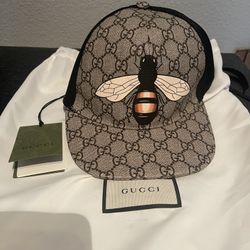 Brand New Gucci Bee Print Cap