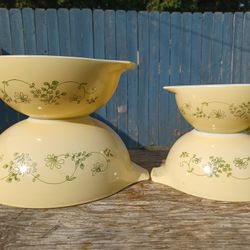 Vintage Pyrex Shenandoah Cinderella Nesting Mixing Bowl Set 4 pc Yellow  441-444