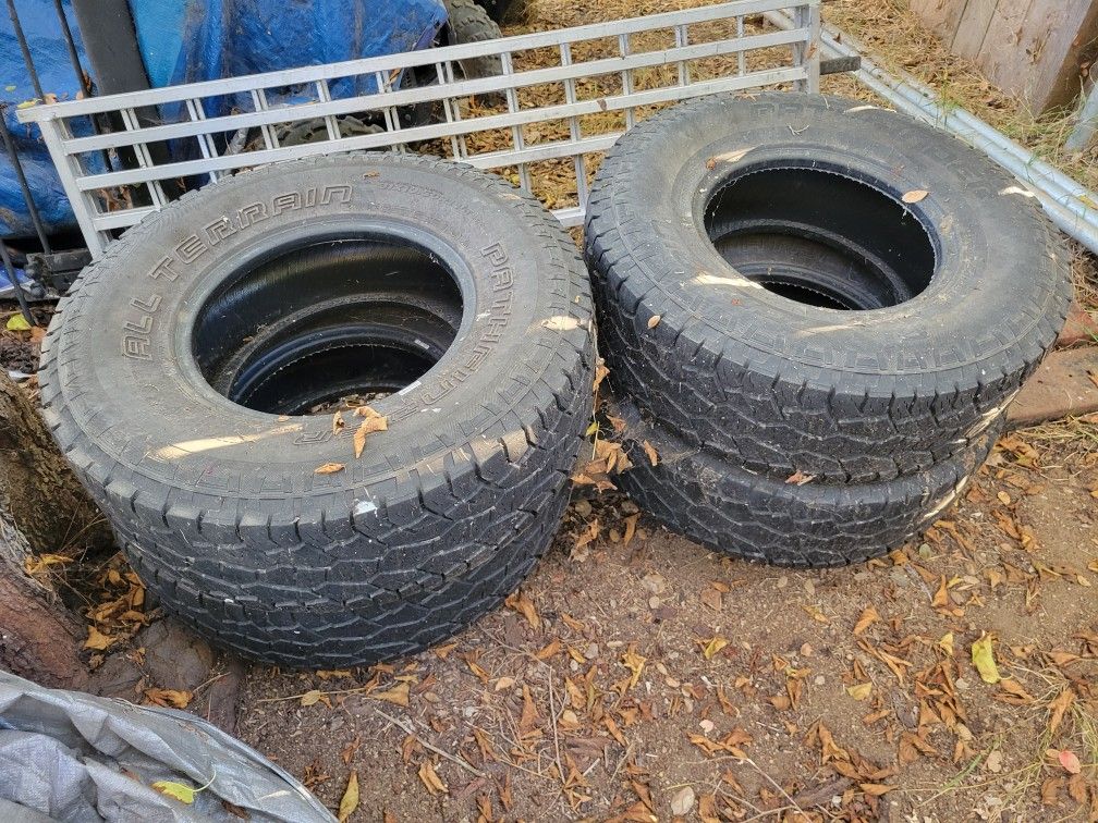 USED Pathfinder Tires 31 X10.50R15