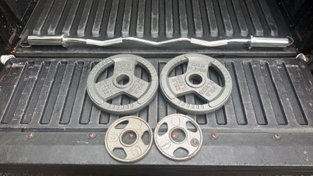 PAIR  OF  25LB.  &  5LB.  OLYMPIC PLATES  &  NEW  EASY  CURL  BAR