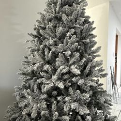7.5ft Pre-Lit Christmas Tree 