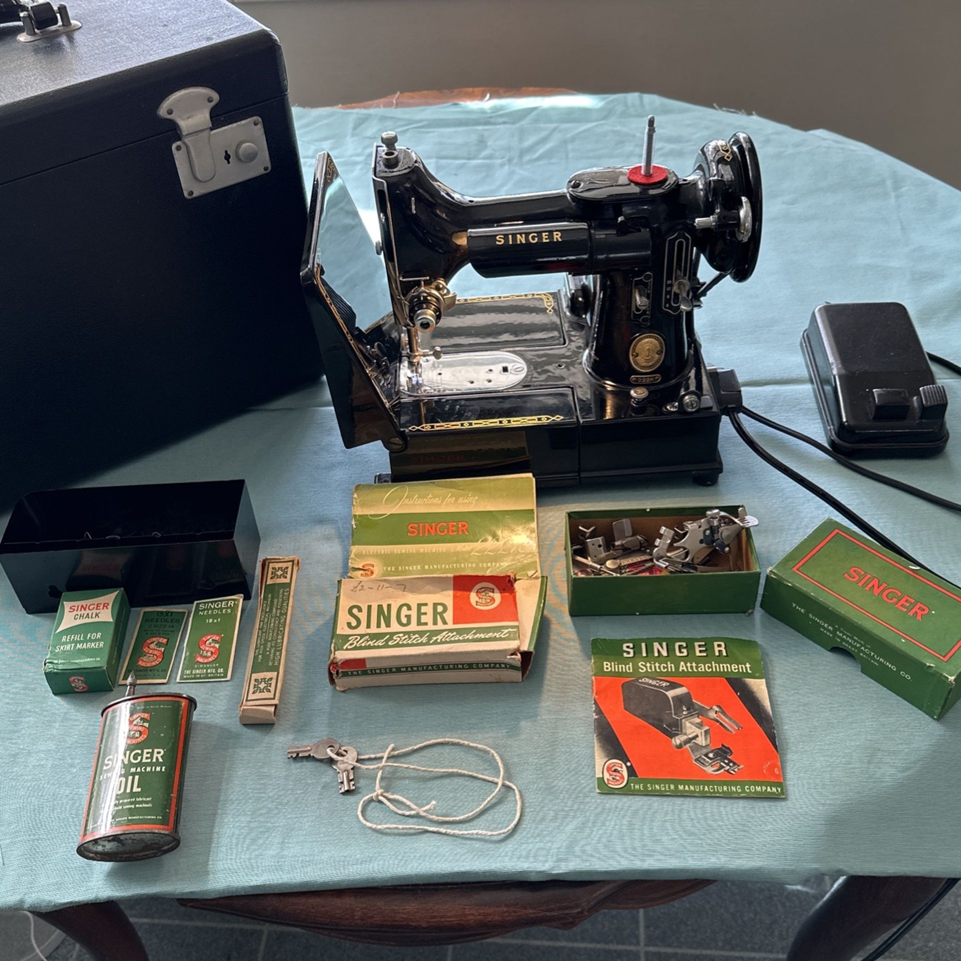 SINGER FEATHERWEIGHT 222