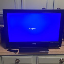 Vizio 36” led TV with remote