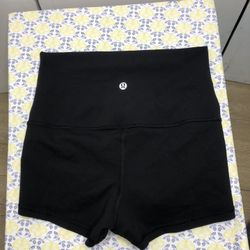 Lululemon High Waisted Short Size 4