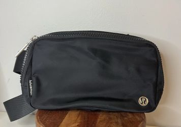 Lululemon Everywhere Belt Bag - Black - Brand New in Package