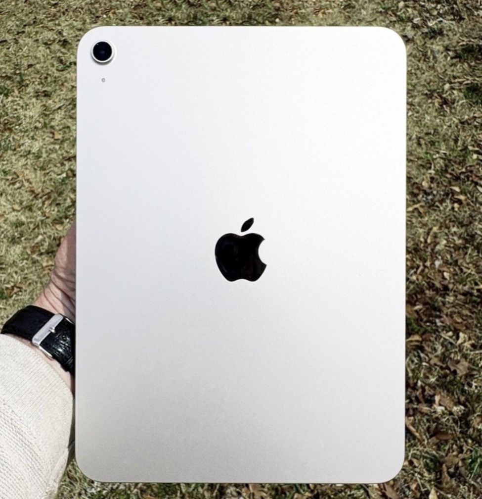 Silver iPad 11th Gen A16 128gb
