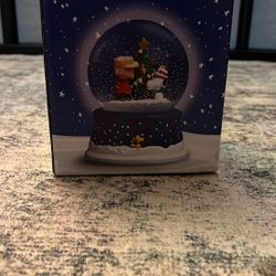Peanuts Musical Snow Globe 