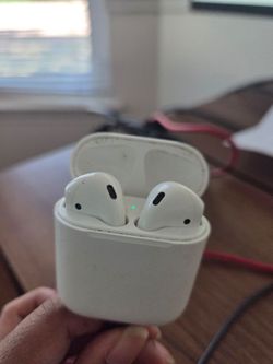 Moving sale- Airpod apple