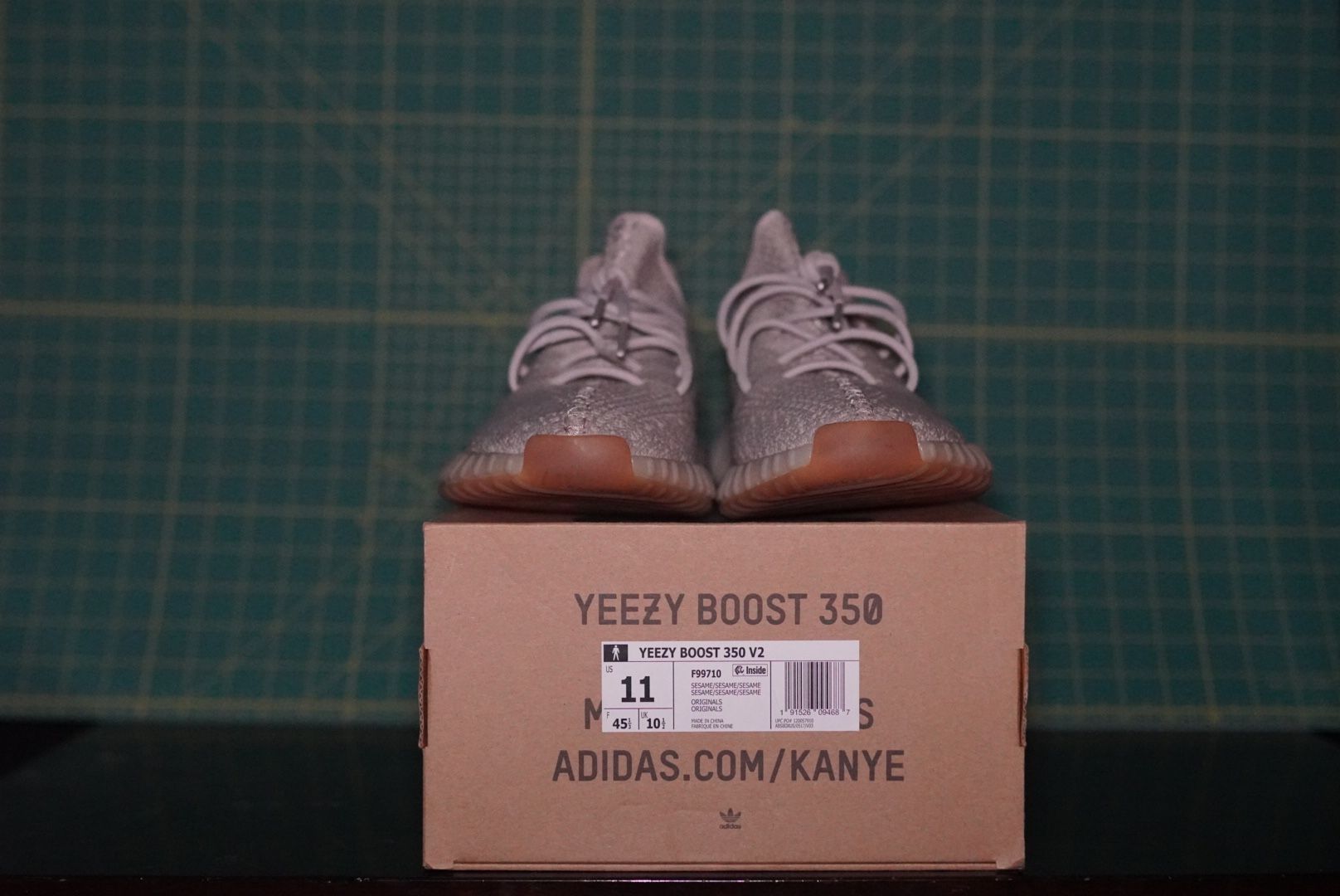 YEEZY 350V2 SESAME SZ 11