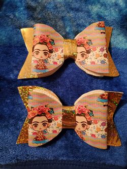 Frida bows