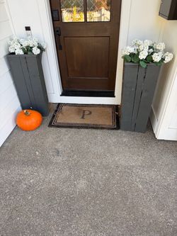 FREE - Front Door decor - Fake plants planter