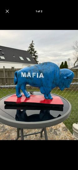 Bill’s mafia Buffalo statue