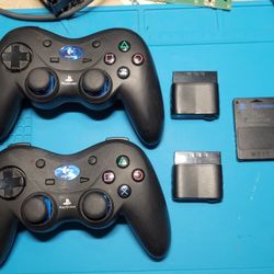 PS2 Wireless controllers and Memory Card FIRM PRICE, NO DELIVERY, SHIPPING AVAILABLE 