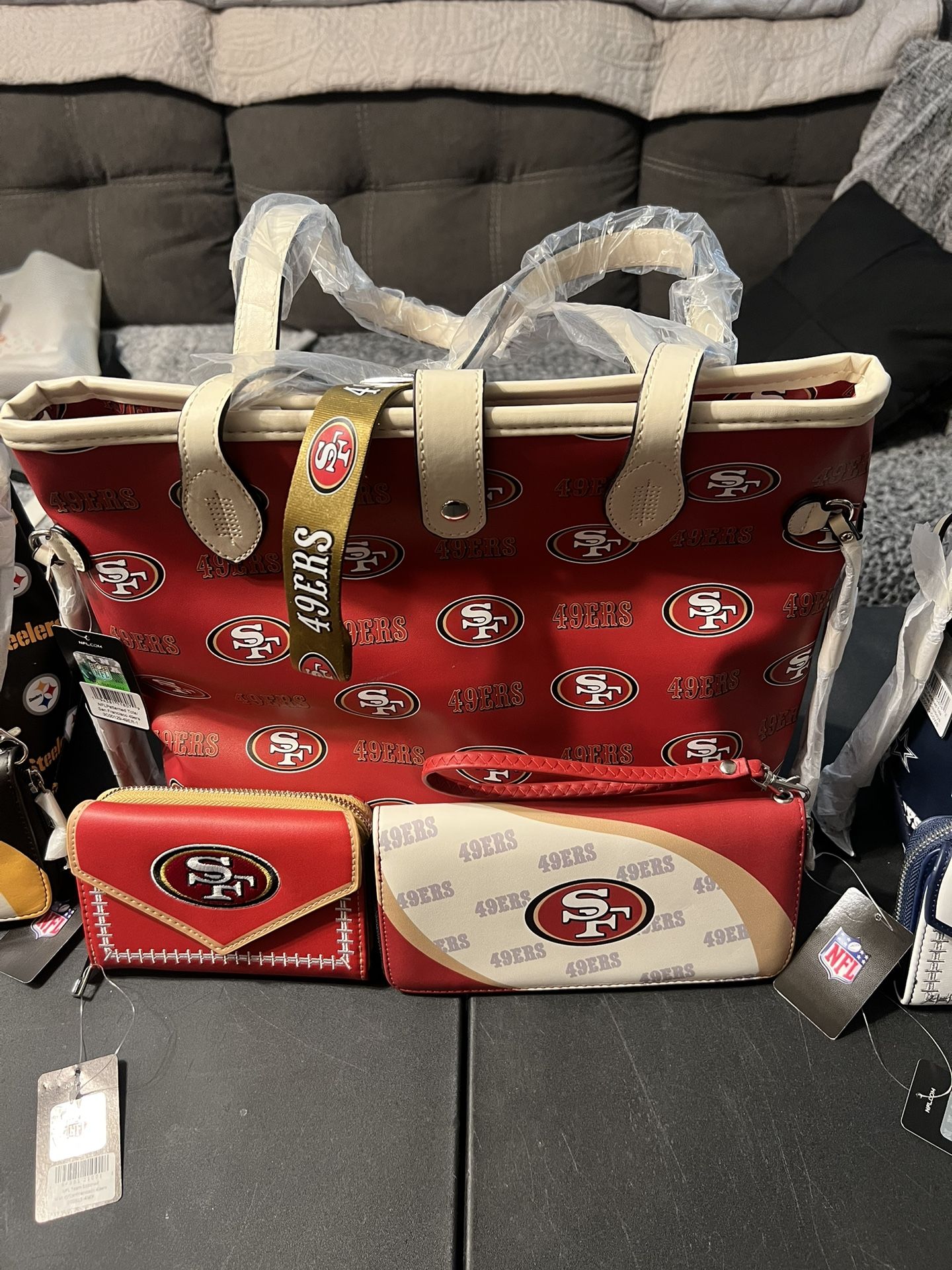 NFL Woman Tote Bag With Wallets And Keychain