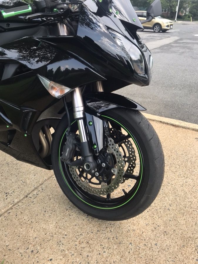 2009 Kawasaki Zx6R *priced to sell*