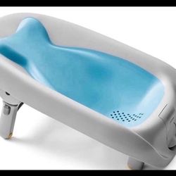 Skip Hop Baby Bath Tub, Moby Recline And Rinse Recline Bather  Open box item box is damaged   INVENTORY NUMBER: 101(contact info removed)