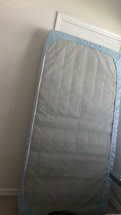 Twin mattress and metal platform frame