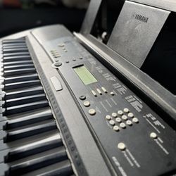 Yamaha Ez-220 61-Lighted Key Keyboard