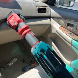 Milwaukee M12 Rocket Light