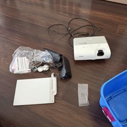 Epson PowerLite S5 3LCD Movie Projector / speaker / control