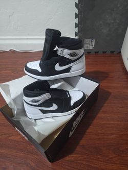 Air Jordan 1 Black and white