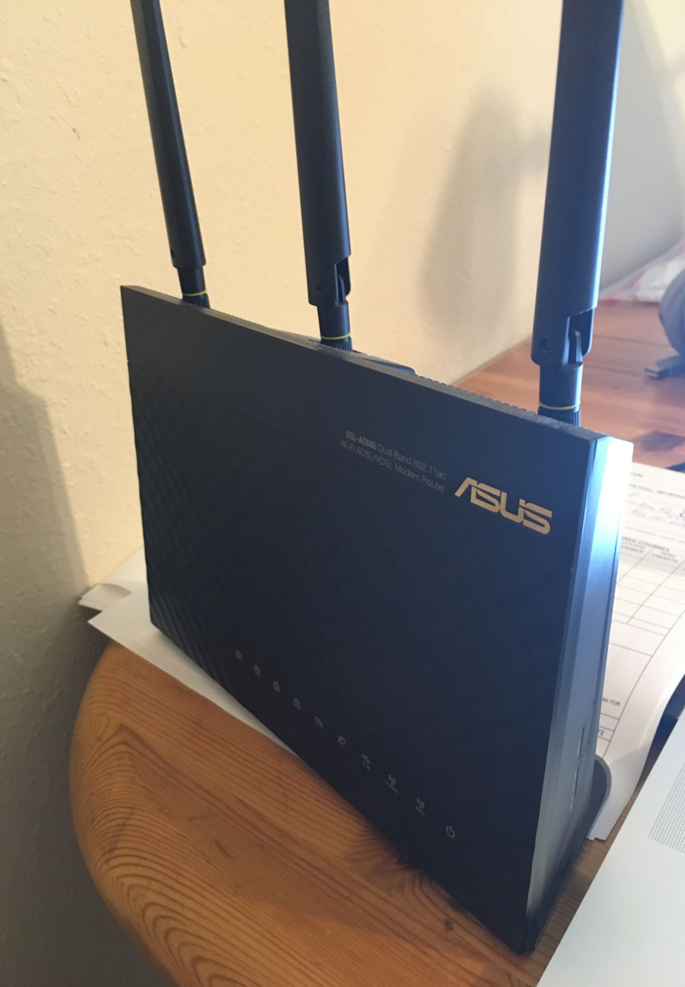 Asus DSL-AC68U dual band router 802.11ac WiFi router in great condition and power cable internet firewall Adsl/Vdsl