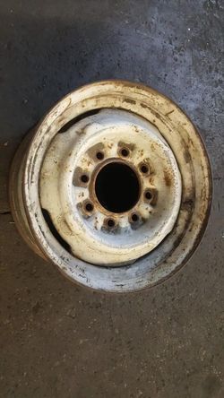 Old Rim 8 Lug 16-1/2 x 6.75 Wheel