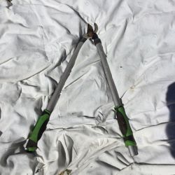 Limb Loppers. Cutters. 