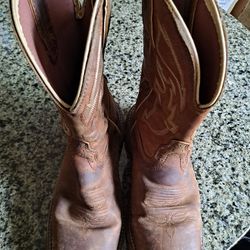 JUSTIN BOOT. H20. SIZE 8.5D