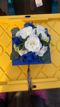 Graduation cap center pieces