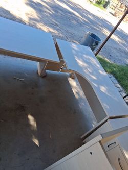 Large L shape desk in good condition 5 parts maple