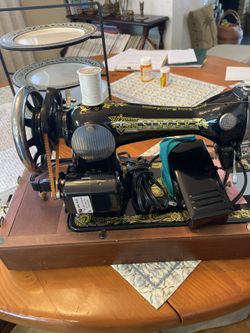Vintage Singer Sewing Machine 